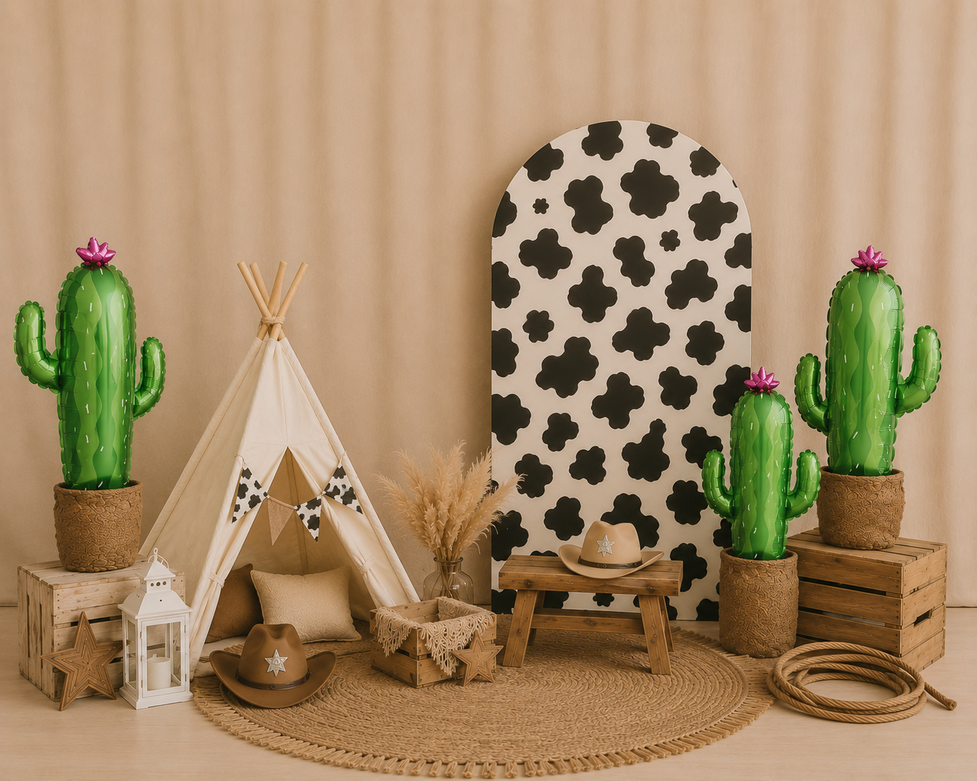 Scenka kowbojska
Kowbojska scenka fotograficzna dla dzieci z tipi, kaktusami, dekoracją w krowie łaty i drewnianymi dodatkami.