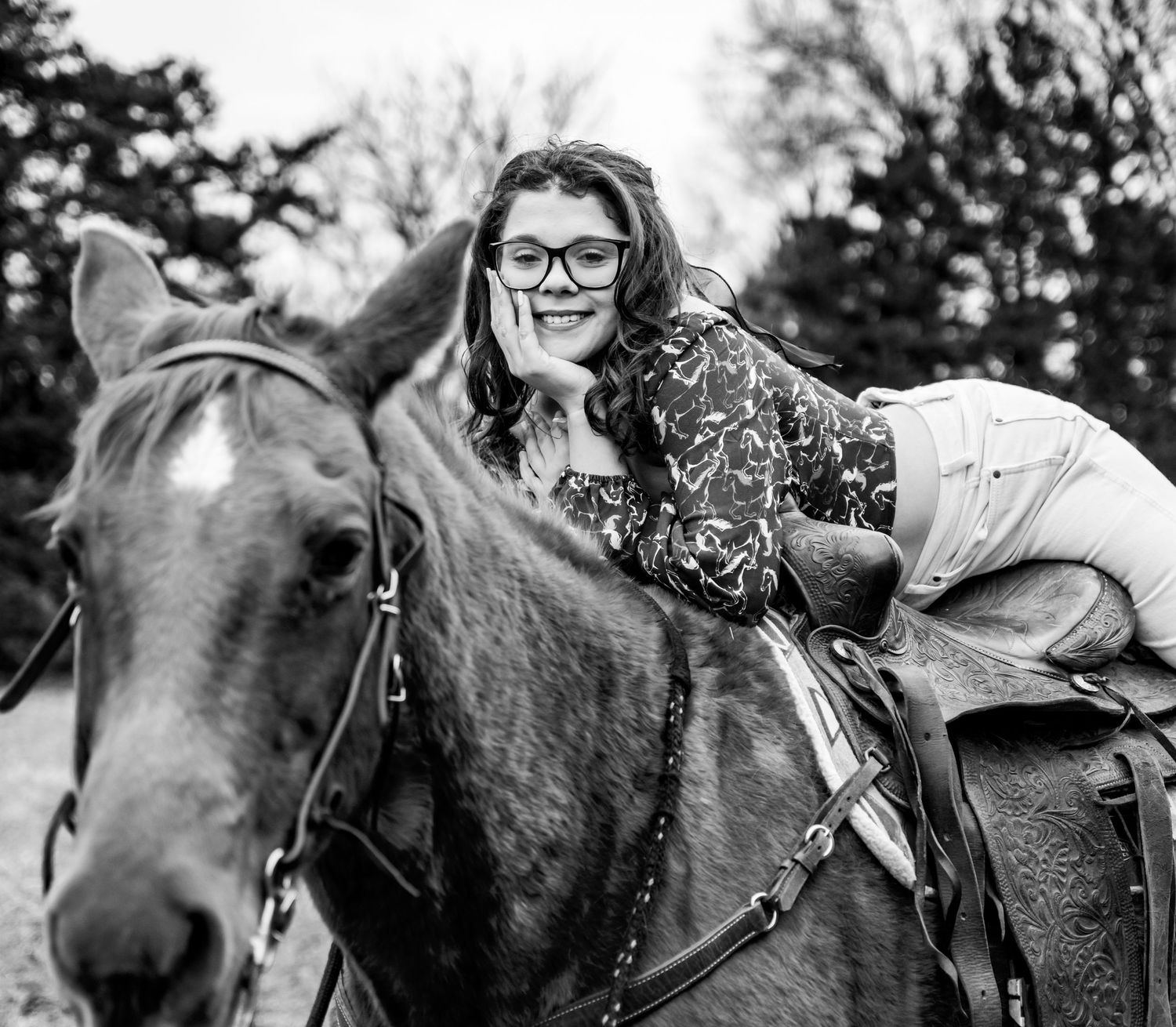 A senior girl on her horse in Parsons, KS.