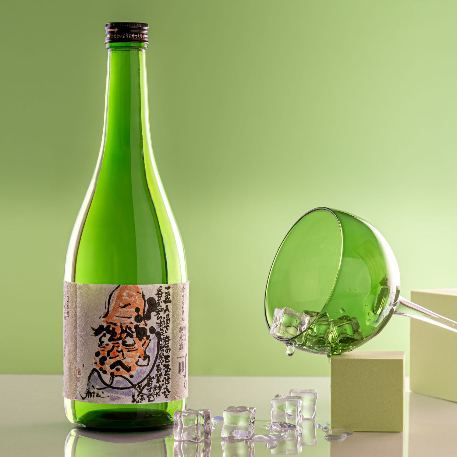 A sequence of eight green glass sake bottles and cups arranged progressively against a light green background.