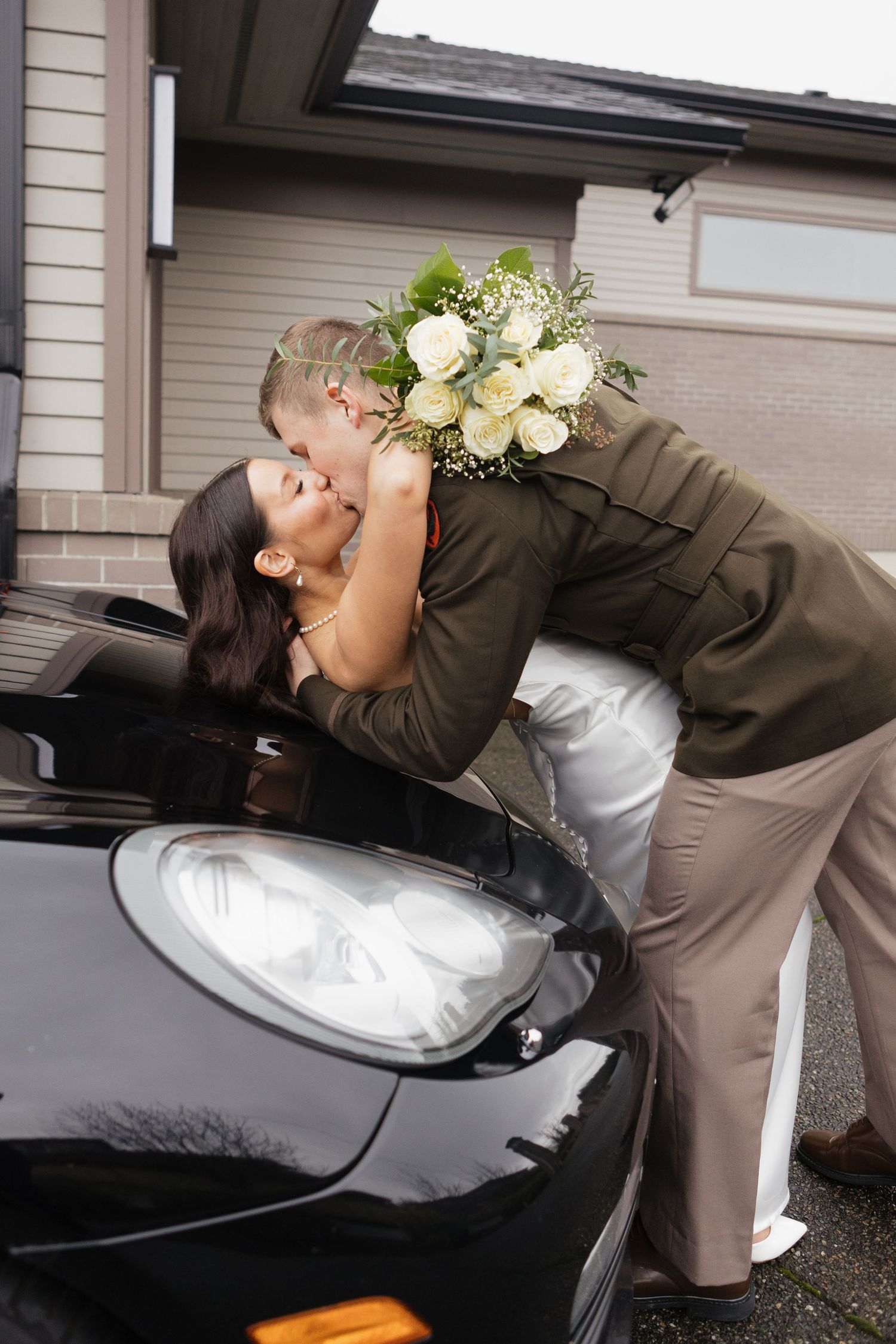 Seattle Wedding Photographer capturing an elopement for military couple