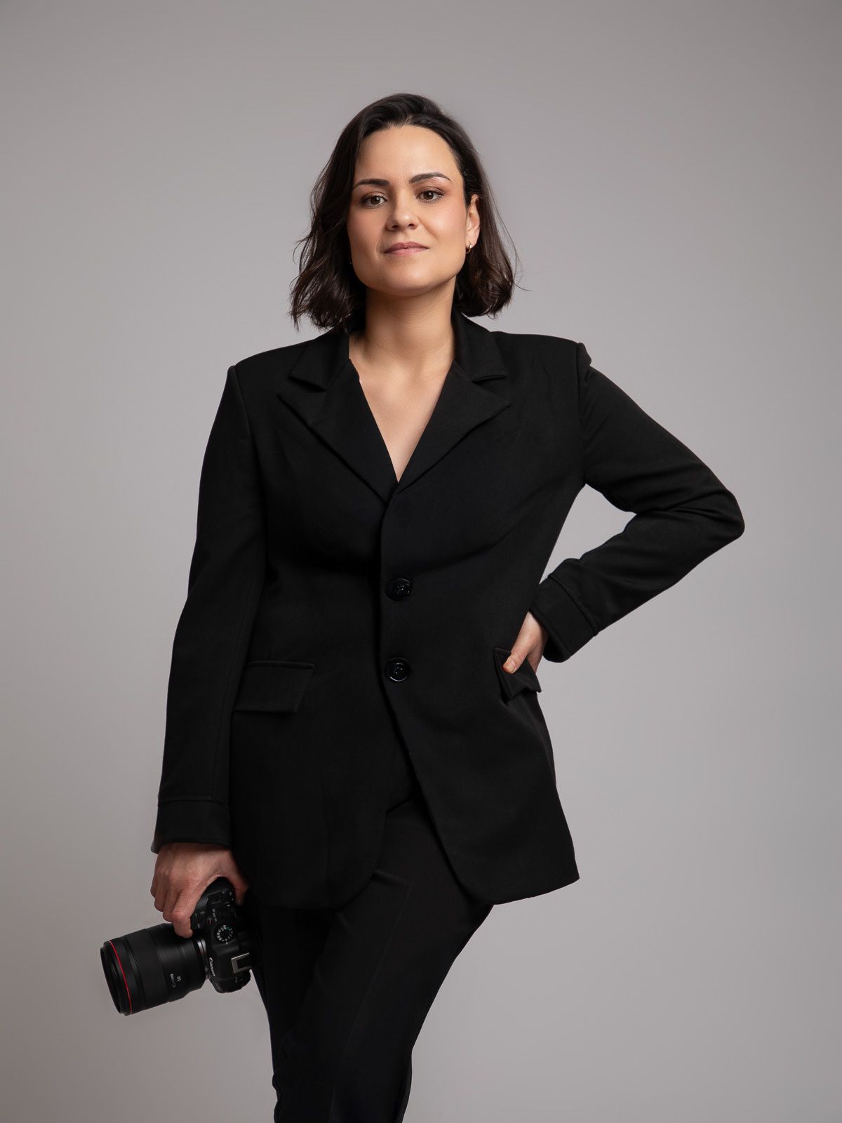 Portrait professionnel d'Aurélia Greco, photographe spécialisée en artisanat et communication visuelle dans le Perche en Normandie