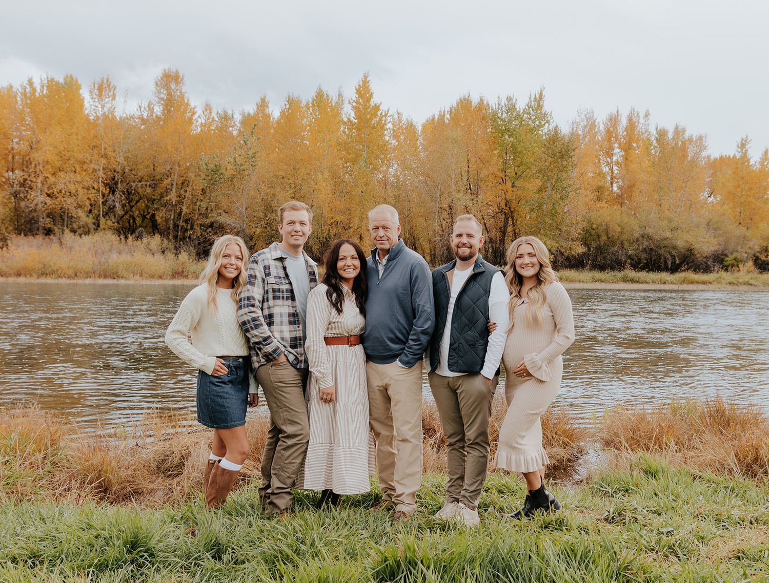 Large family photoshoot in Rexburg, Idaho in October
