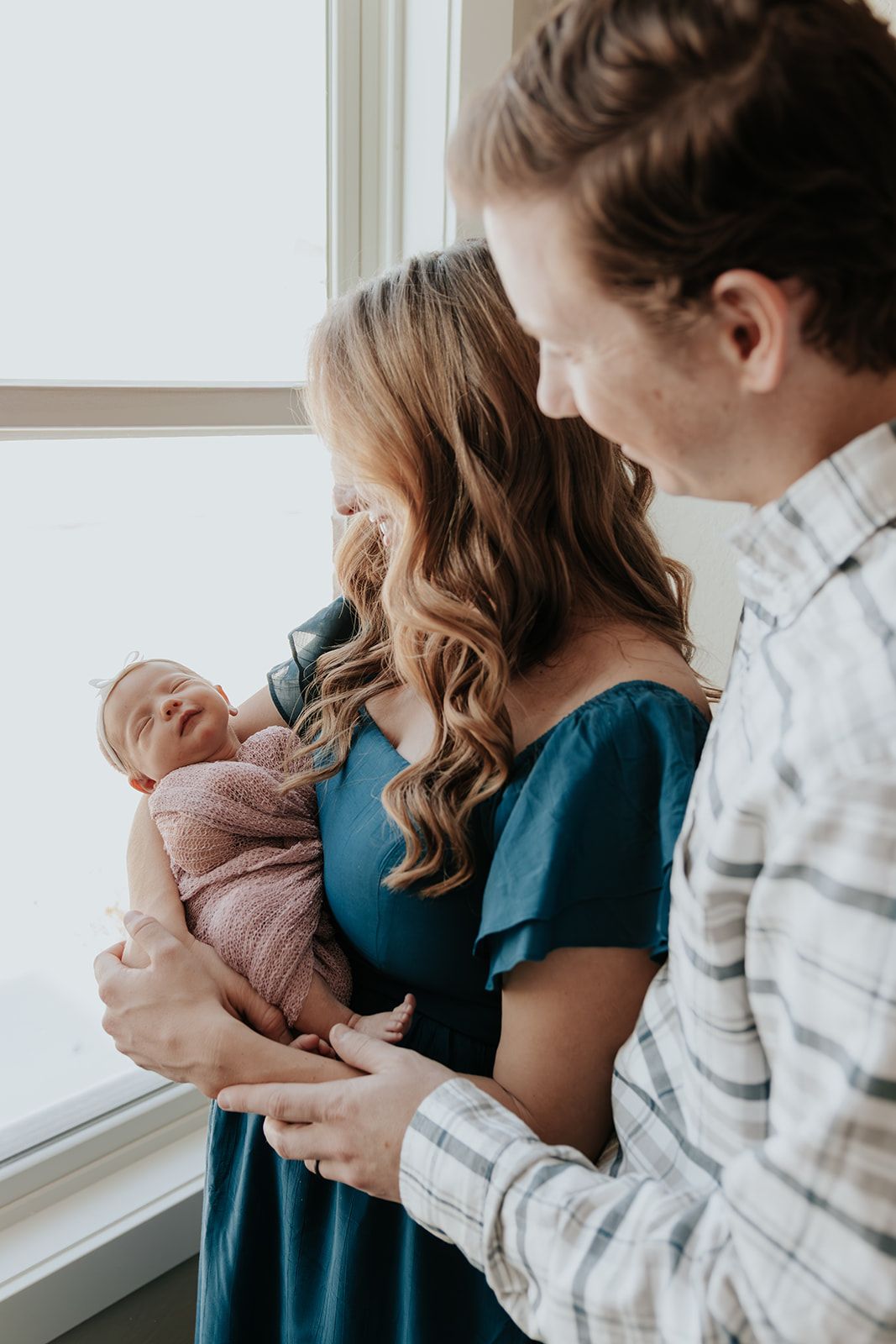 In-home newborn photoshoot in Springfield, Missouri. Intimate and candid newborn photoshoot. Parents with newborn baby