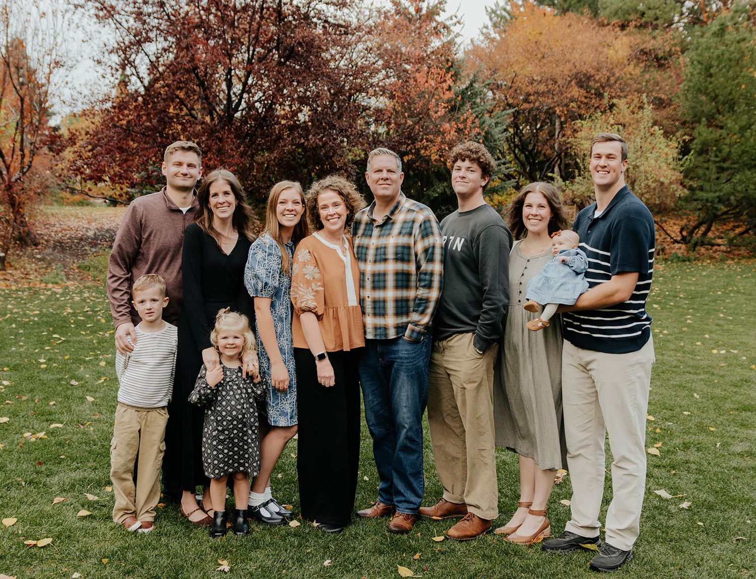 Large family photoshoot in Rexburg, Idaho during the fall