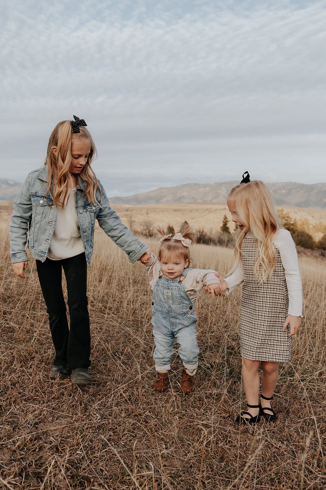 Photo of sisters during a family photoshoot in Swan Valley, Idaho