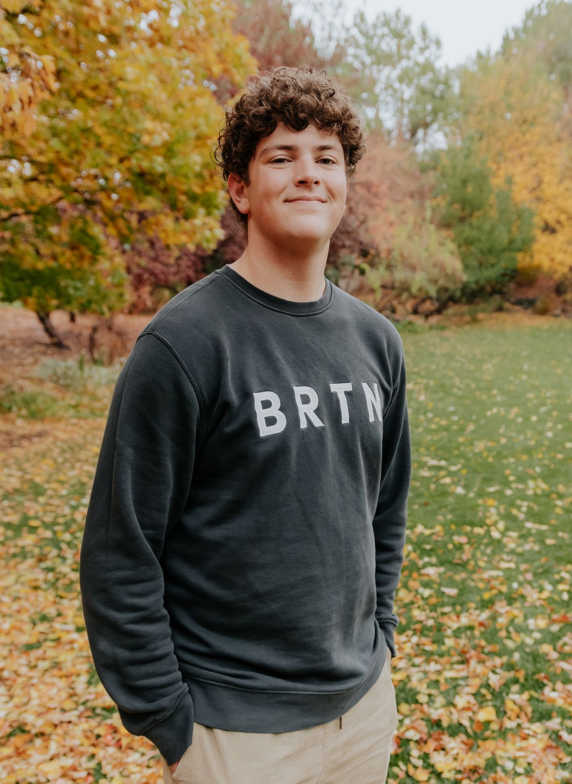 Portrait of high school senior in the fall at the BYU-I gardens