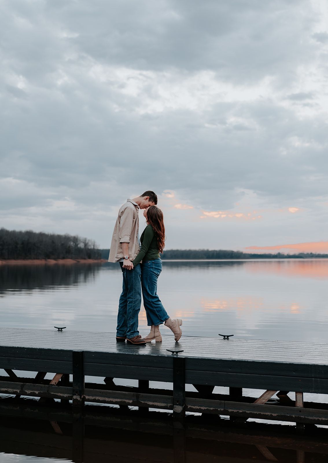 Engagement photoshoot at Fellows Lake in Springfield, Missouri