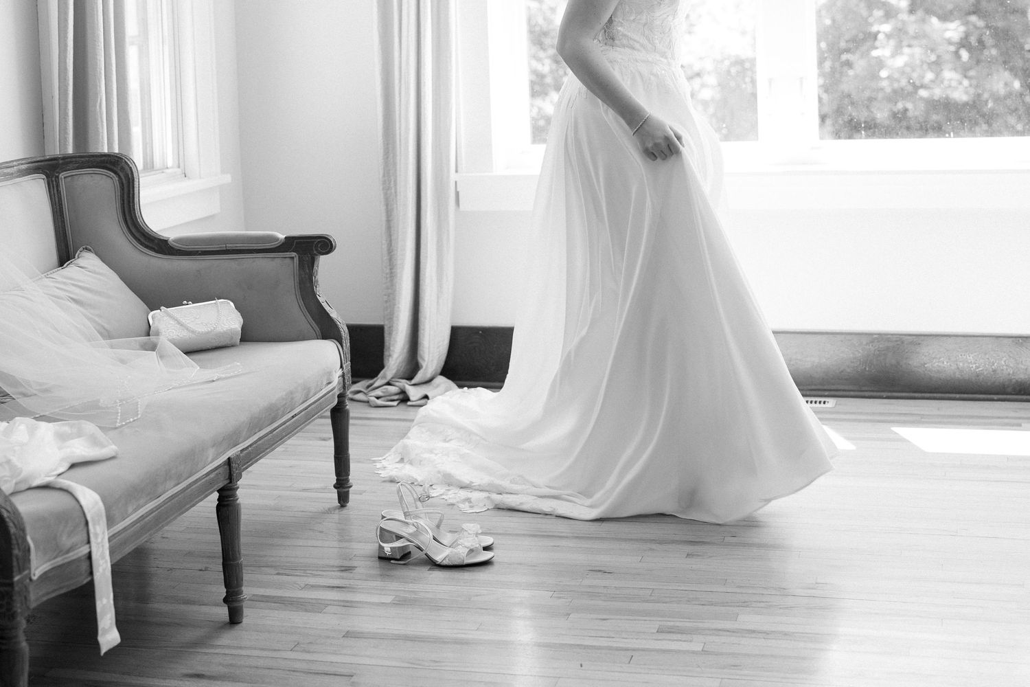 Bride getting ready in bridal suite at The Cottage Farmhouse shot by Emma Buttram Photography, Twin Cities Minnesota wedding photographer