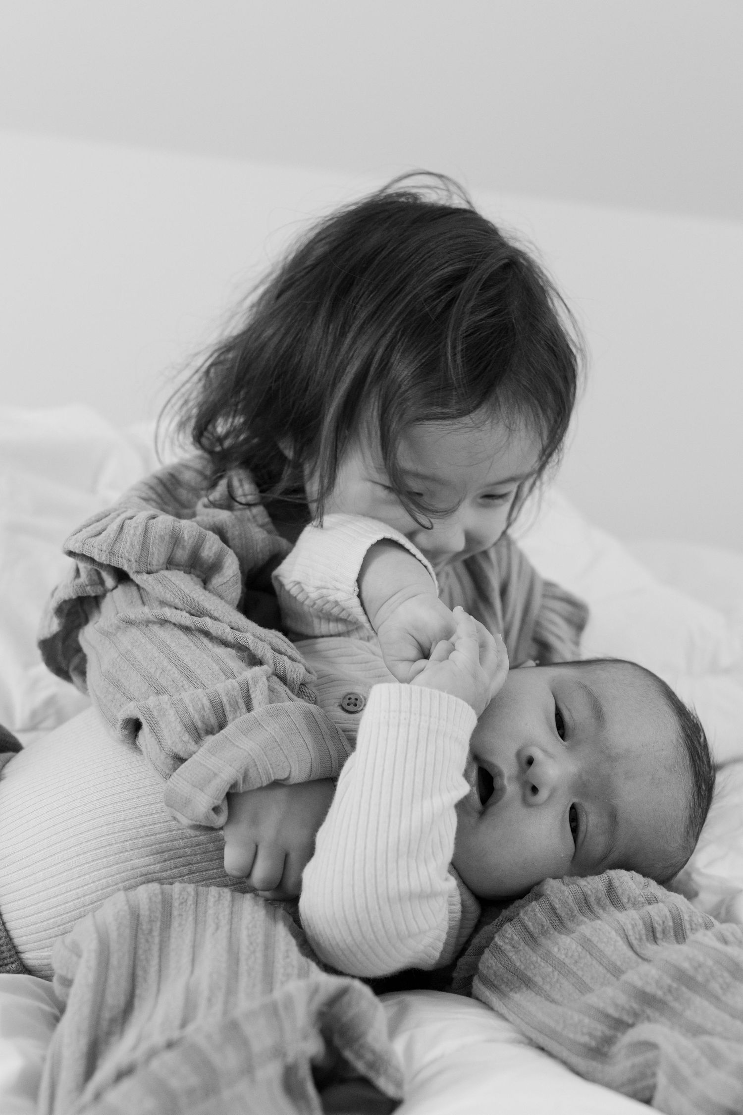 Family photographer newborn photographer Minneapolis Minnesota Emma Buttram Photography, newborn and sibling photo