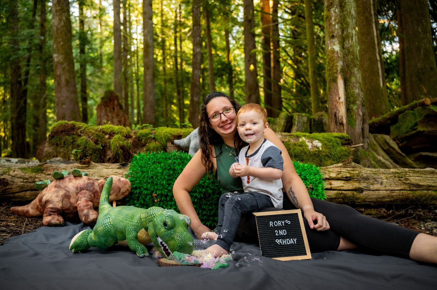 Dinosaur cake smash