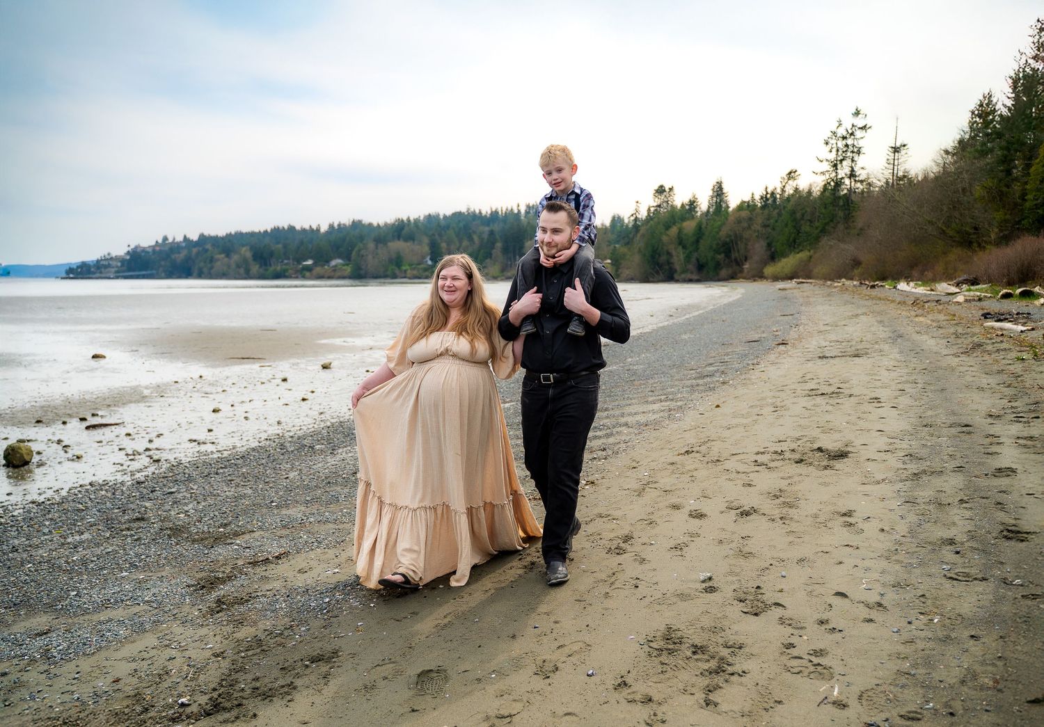 Maternity beach session