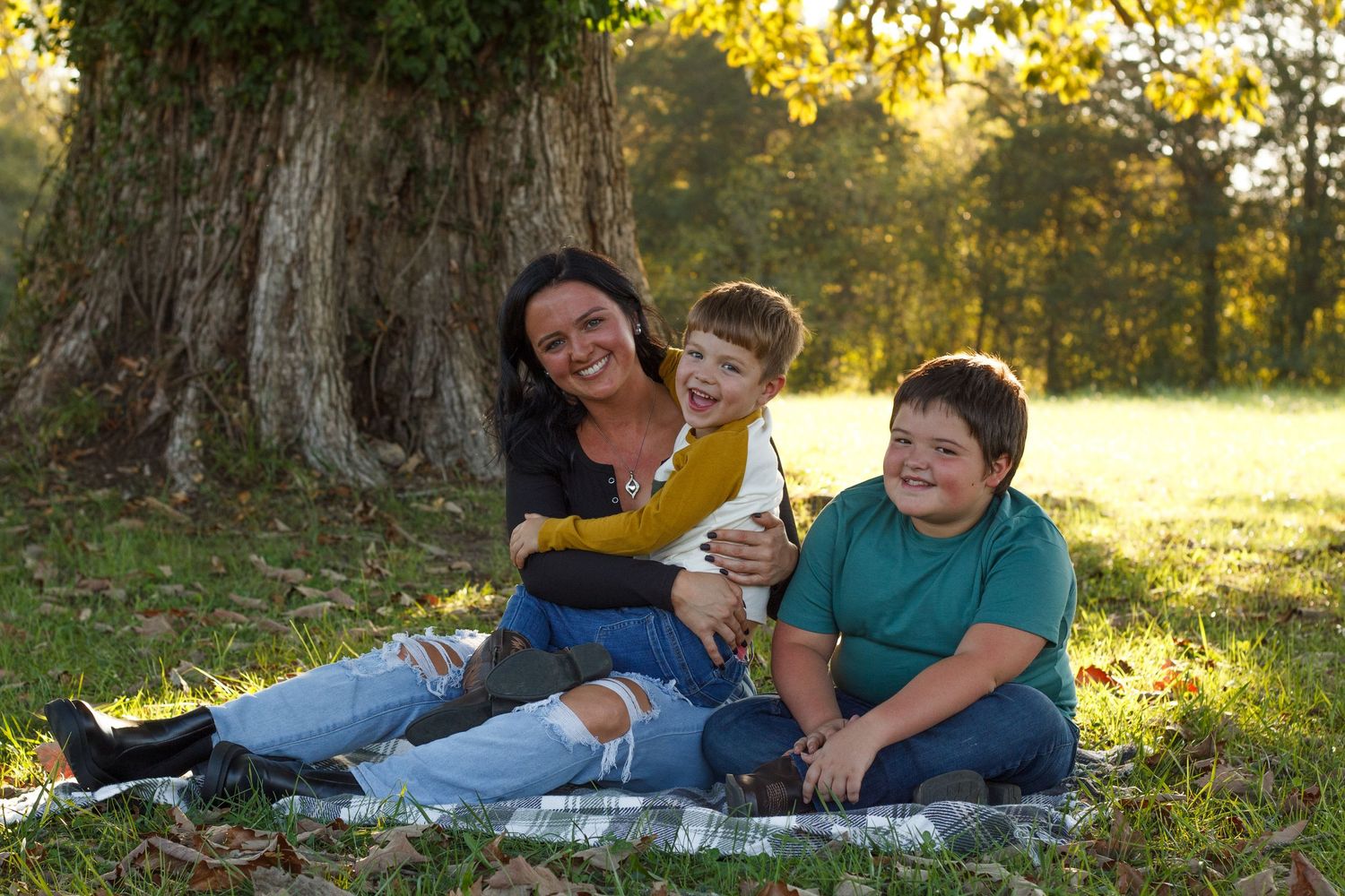Family photo session under large oak tree with mother and two sons – Dalton Georgia family photography