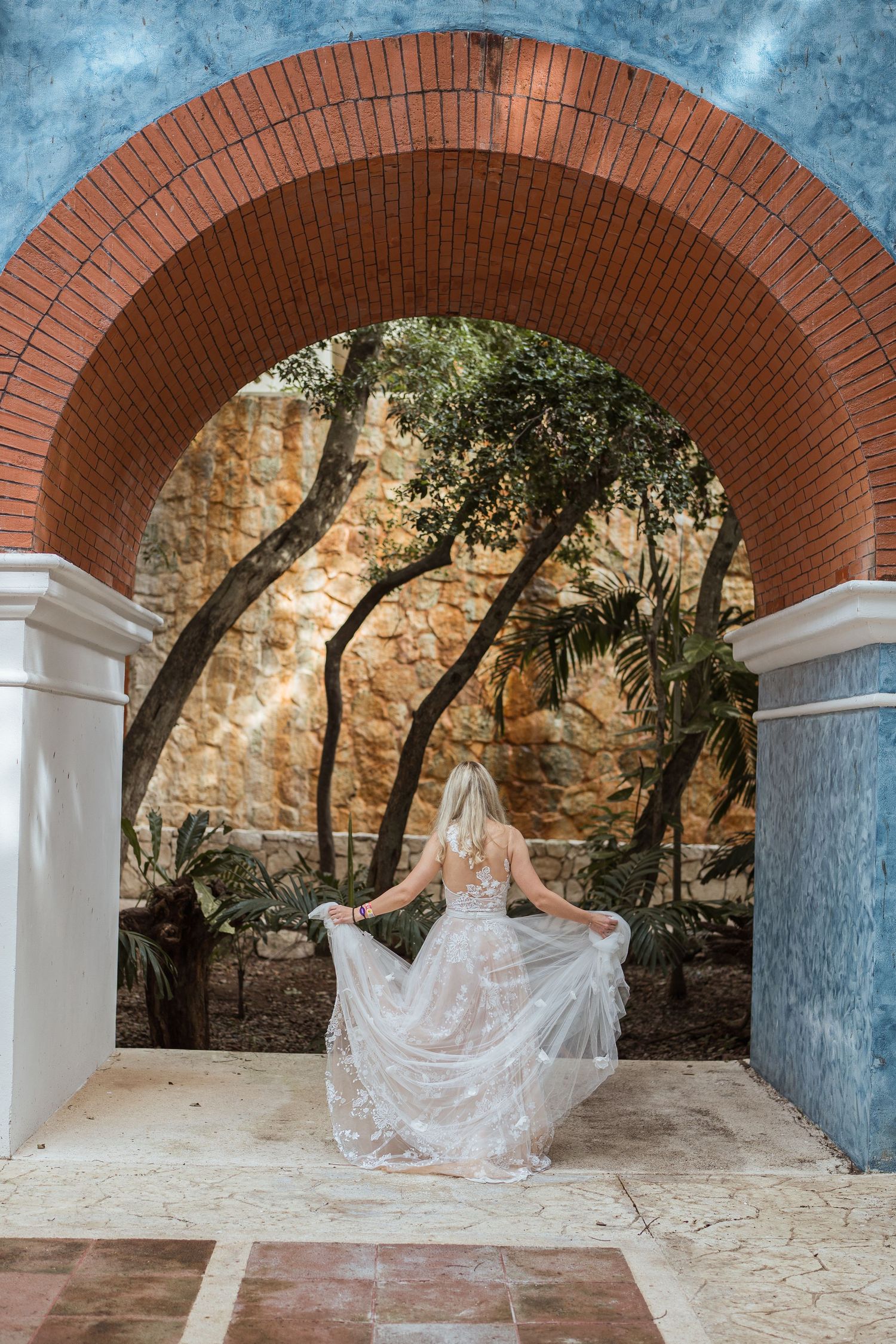EIVA Photography wedding photography bride posing