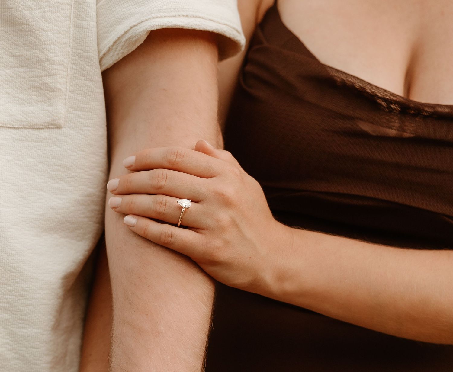 romantic engagement photos in the okanagan