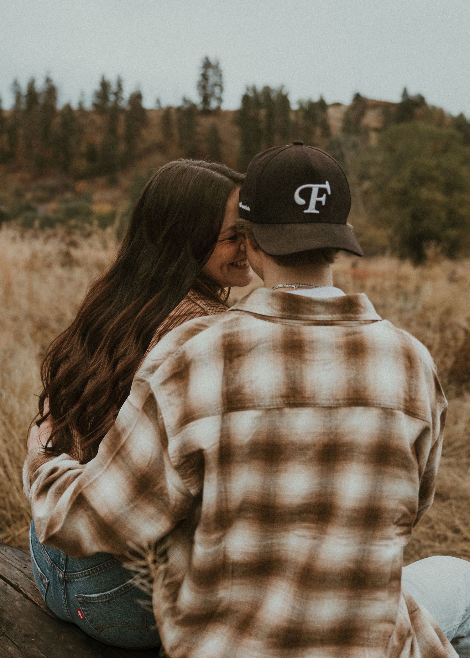 romantic couples photos in the okanagan featuring mission creek park