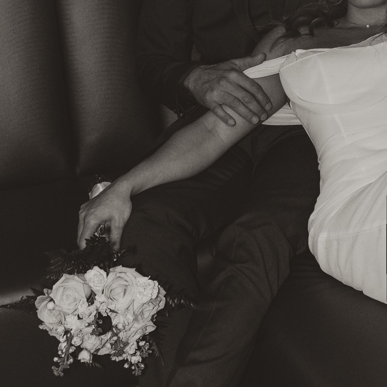 Kelowna elopement photographer photographs wedding at local winery