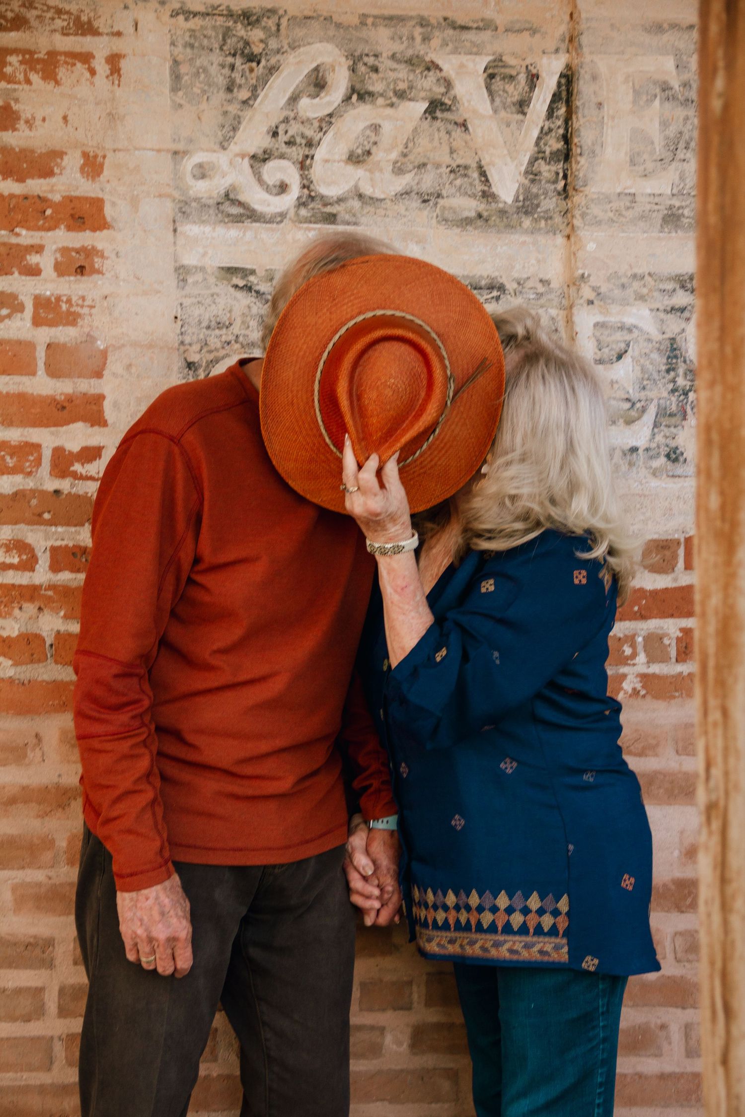 Las Cruces, New Mexico Photographer capturing your love story. Couples, weddings, engagements, proposals, elopements in New Mexico and world