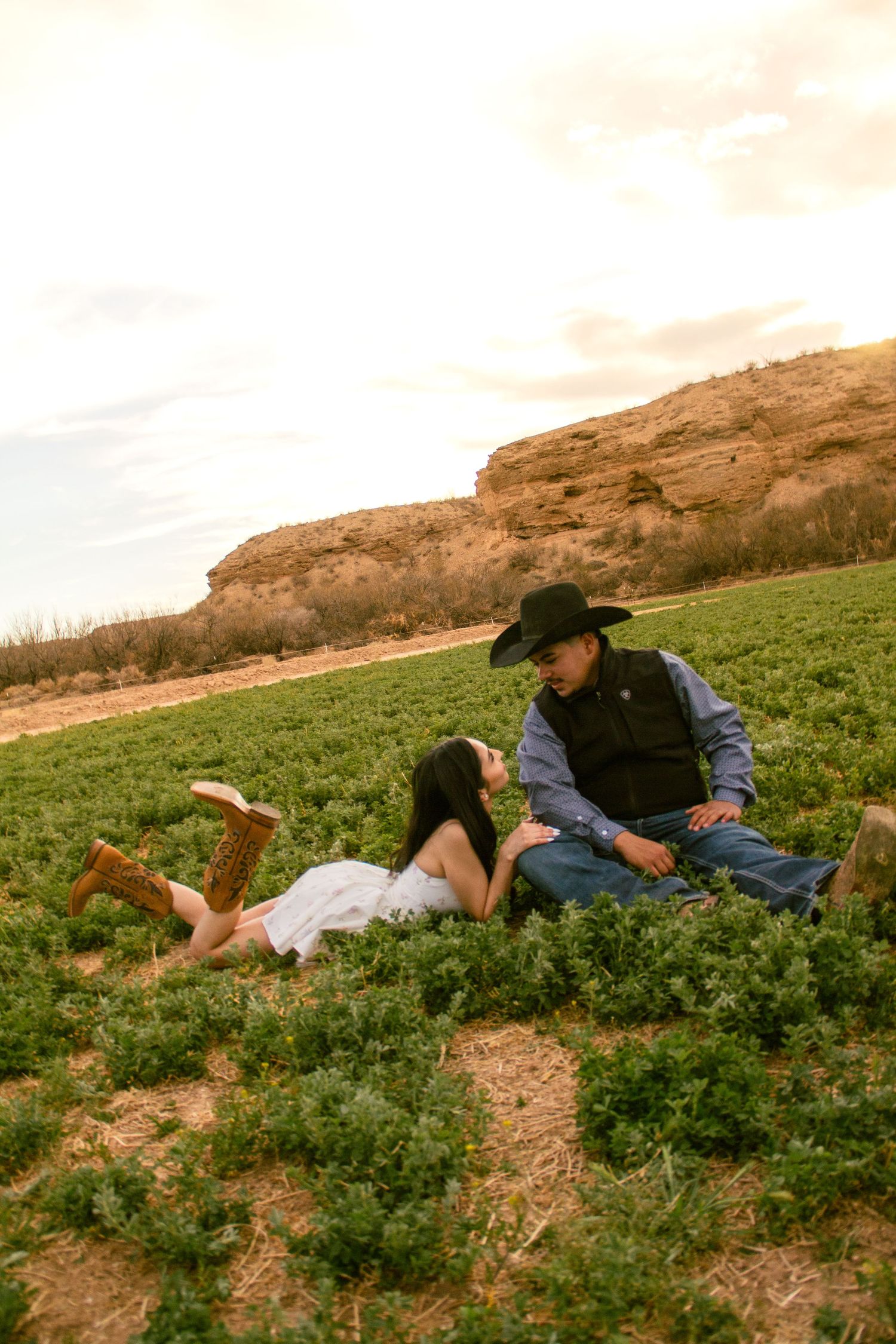 Las Cruces, New Mexico Photographer capturing your love story. Couples, weddings, engagements, proposals, elopements in New Mexico and world