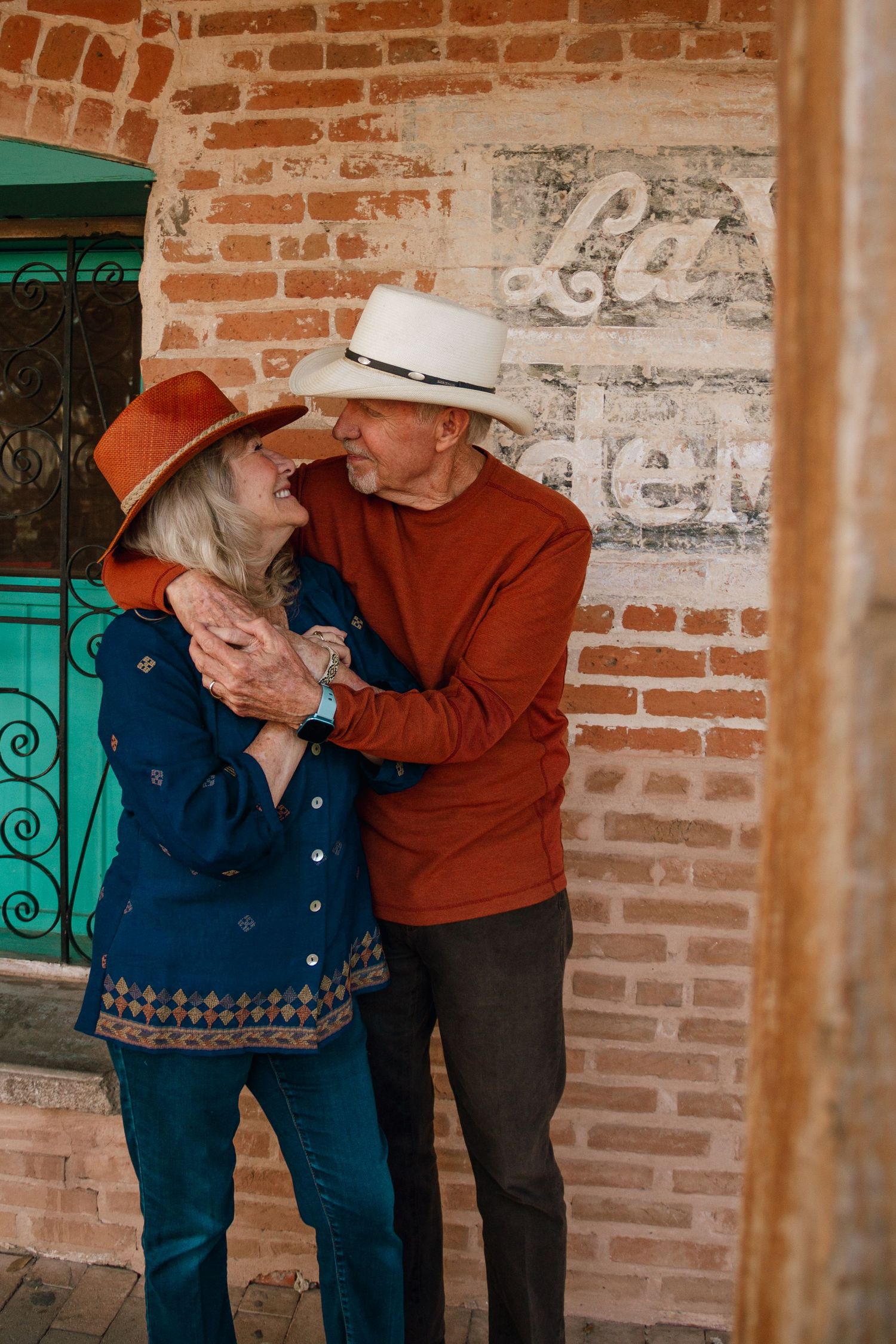 Las Cruces, New Mexico Photographer capturing your love story. Couples, weddings, engagements, proposals, elopements in New Mexico and world