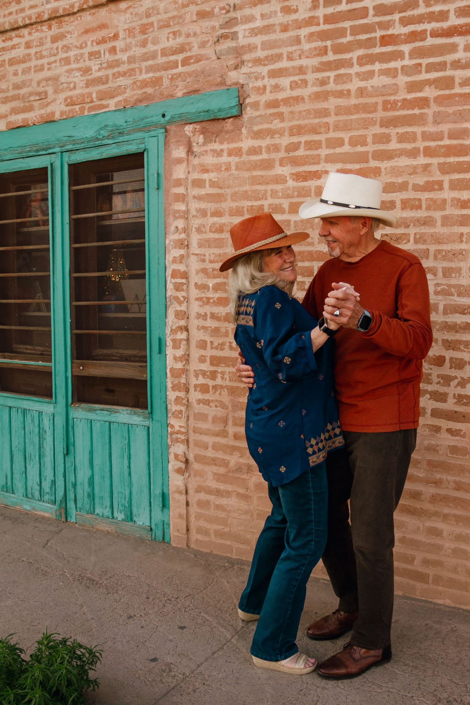 Las Cruces, New Mexico Photographer capturing your love story. Couples, weddings, engagements, proposals, elopements in New Mexico and world