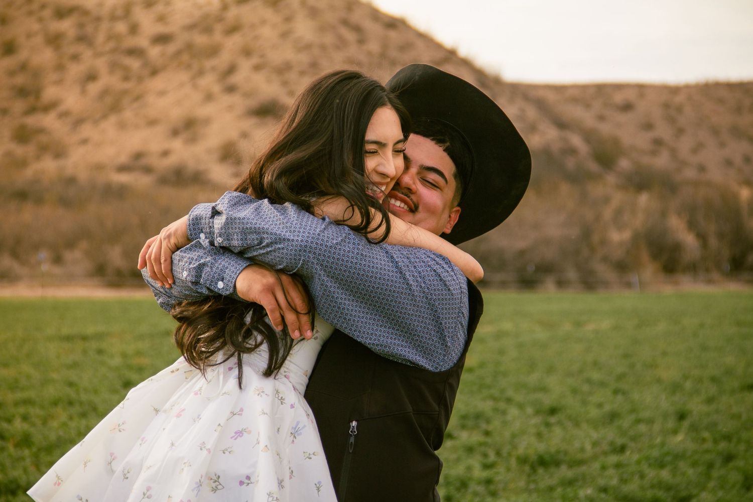 Las Cruces, New Mexico Photographer capturing your love story. Couples, weddings, engagements, proposals, elopements in New Mexico and world