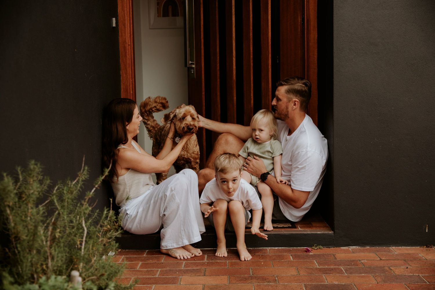 Family home session photos friendly relaxed