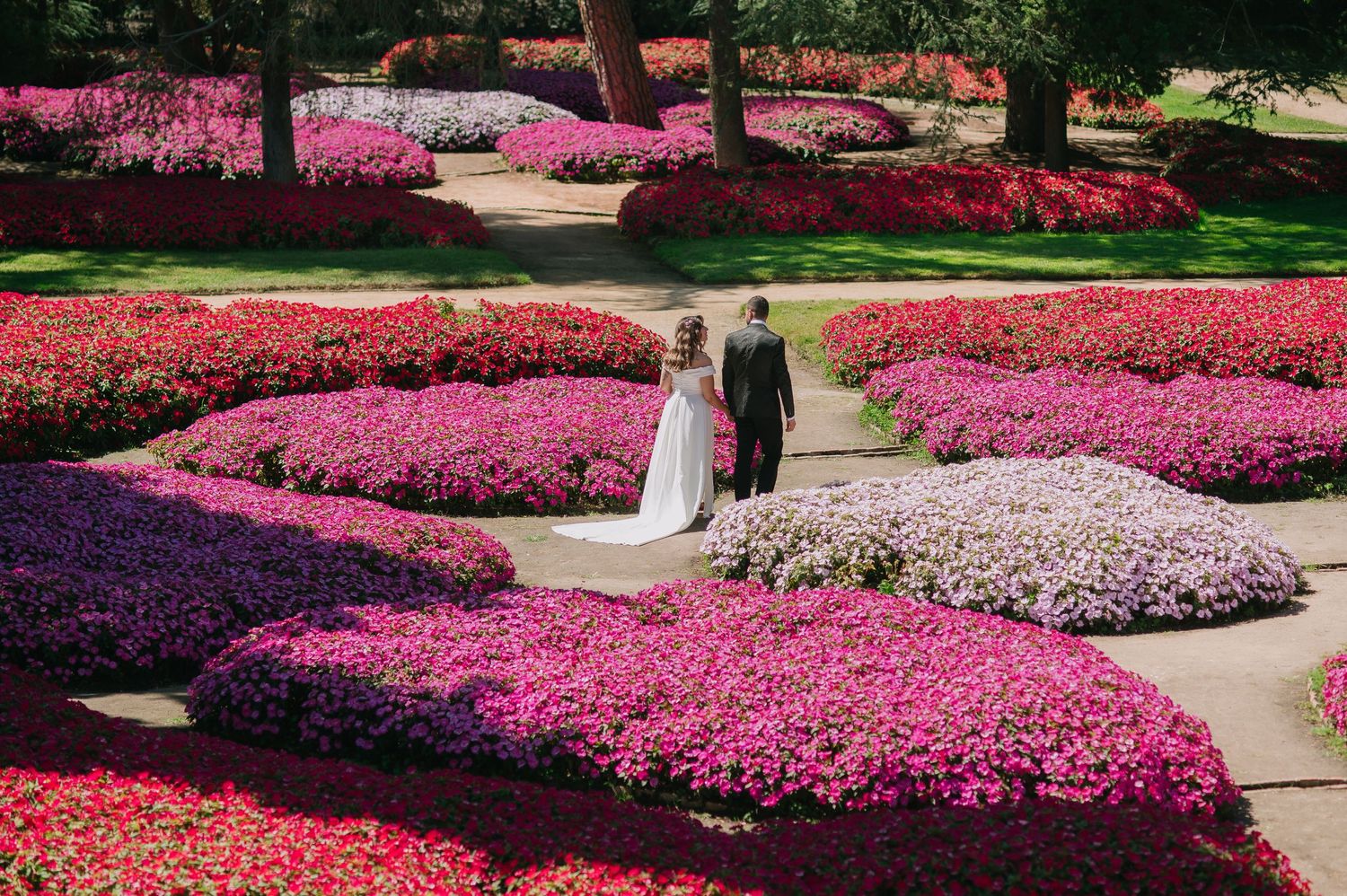 Fotógrafos de novios en el parque de El Capricho Madrid
