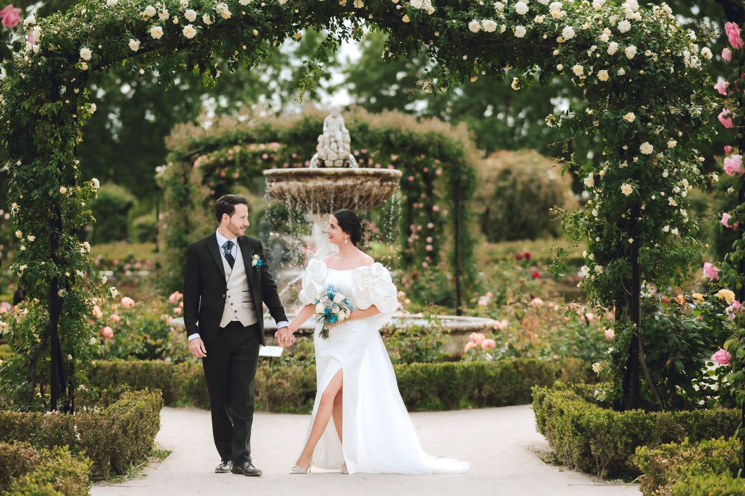 Fotografía de boda natural y emotiva en el Parque de El Retiro de Madrid por SHUTTER.