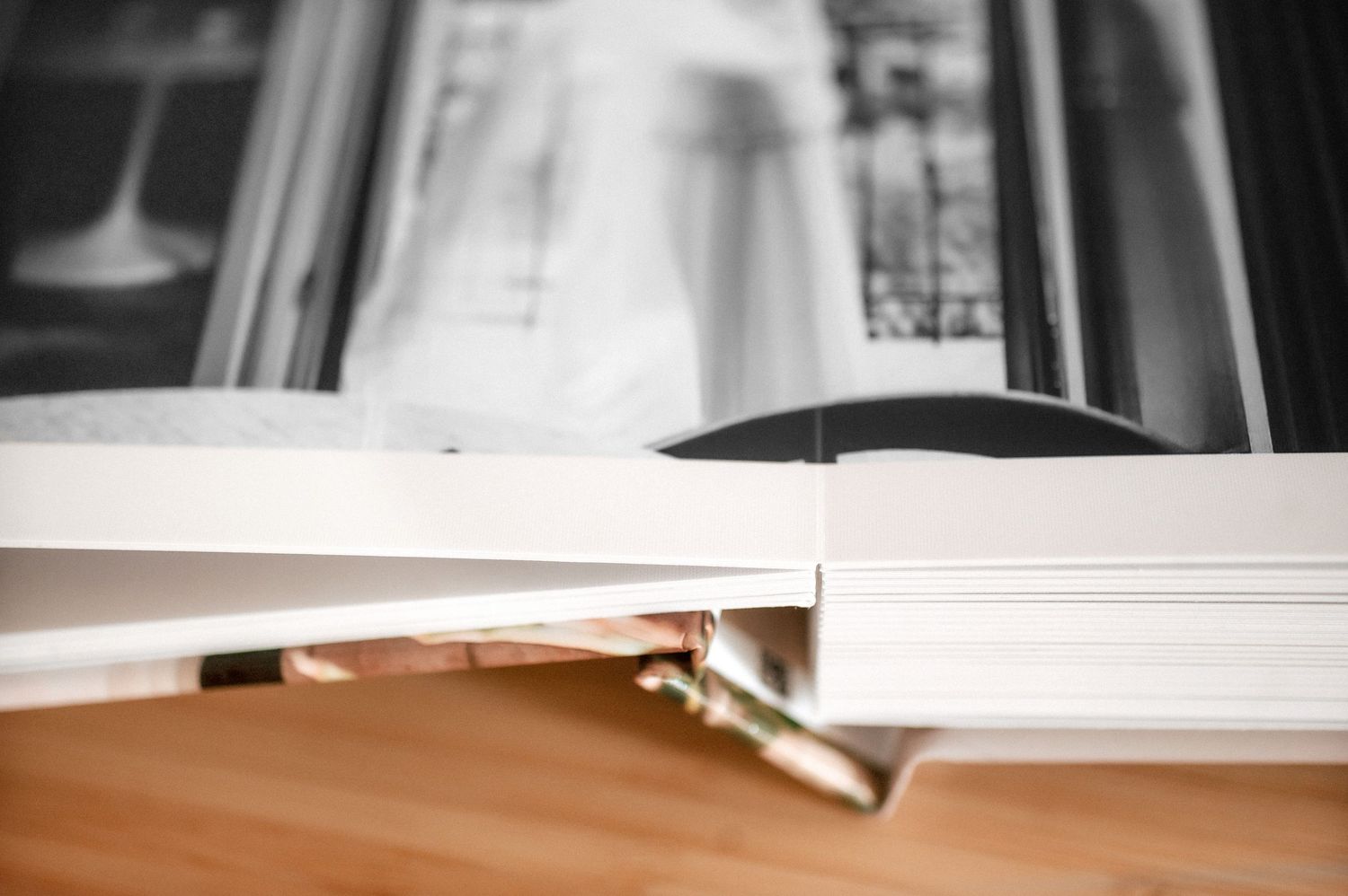 Detalle de la impresión fotográfica profesional de alta definición en papel mate grueso.