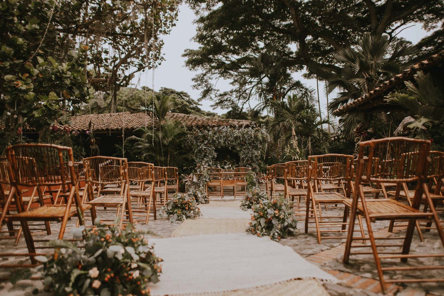 #whiteandgold #decoevent #weddingstyle #naturalwedding #bodasbonitas #fotografiadebodas #casamentscatalunya #bodas #boda