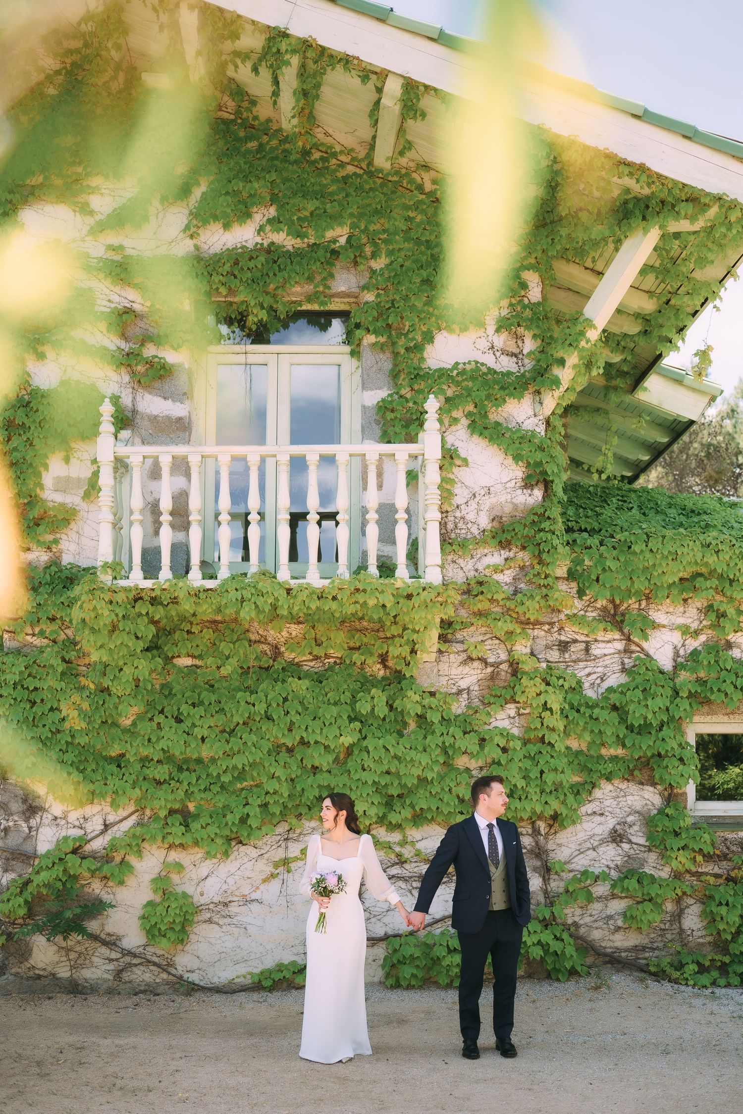 Fotografía de boda natural y espontánea en el espacio La Casa Verde de Torrelodones por SHUTTER.
