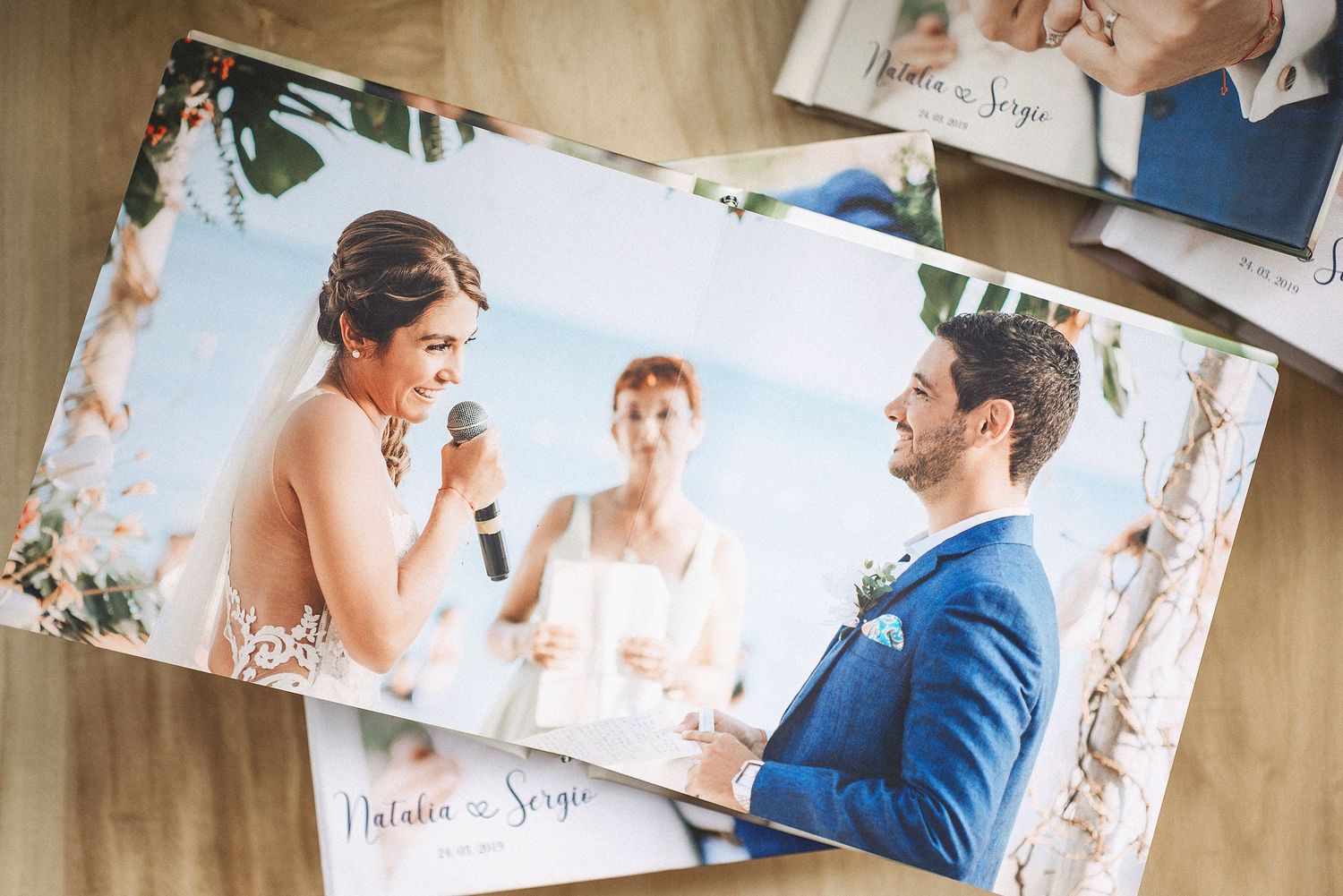 Mini álbum réplica del Storybook ideal como regalo para los padres de los novios.