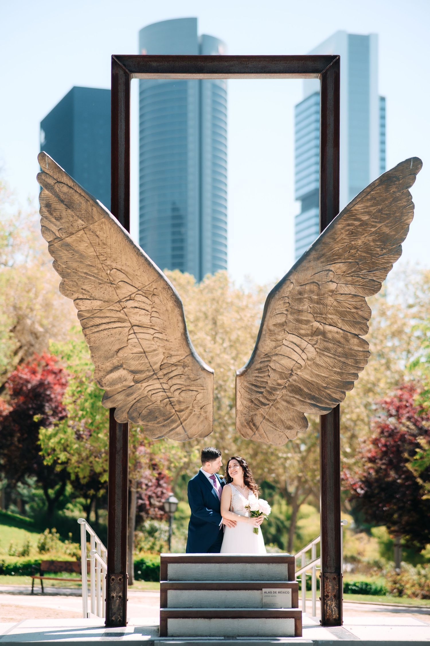 Reportaje fotográfico de boda civil en el espacio Por si Llueve en Chamartín por SHUTTER.