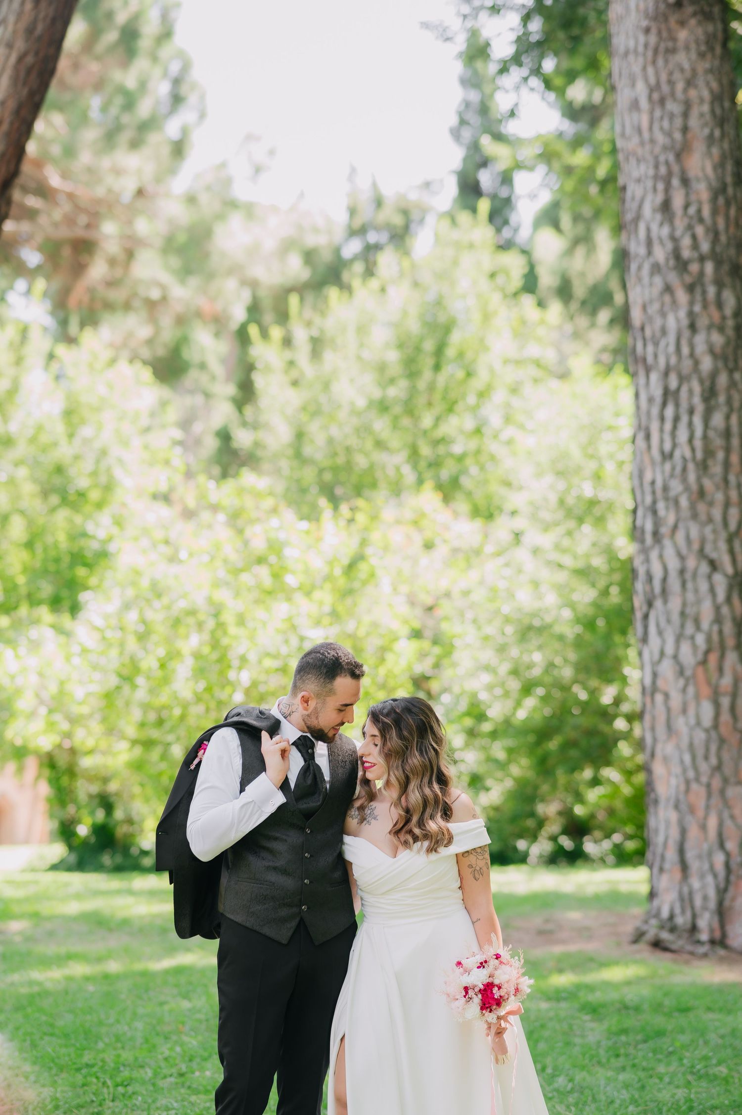 Fotografía de parejas en el parque de El Capricho Madrid