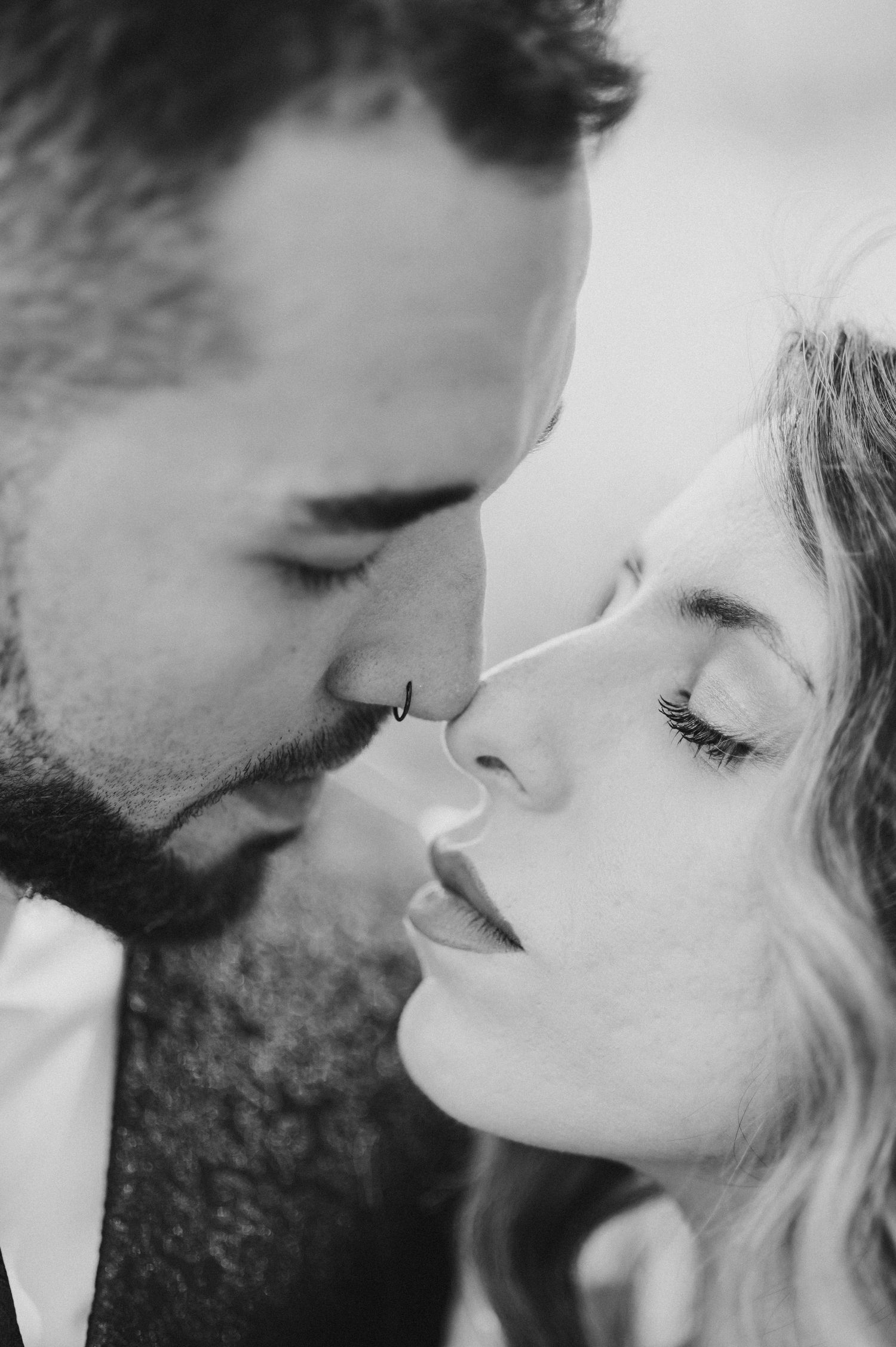 Fotografía de bodas en el parque de El Capricho Madrid