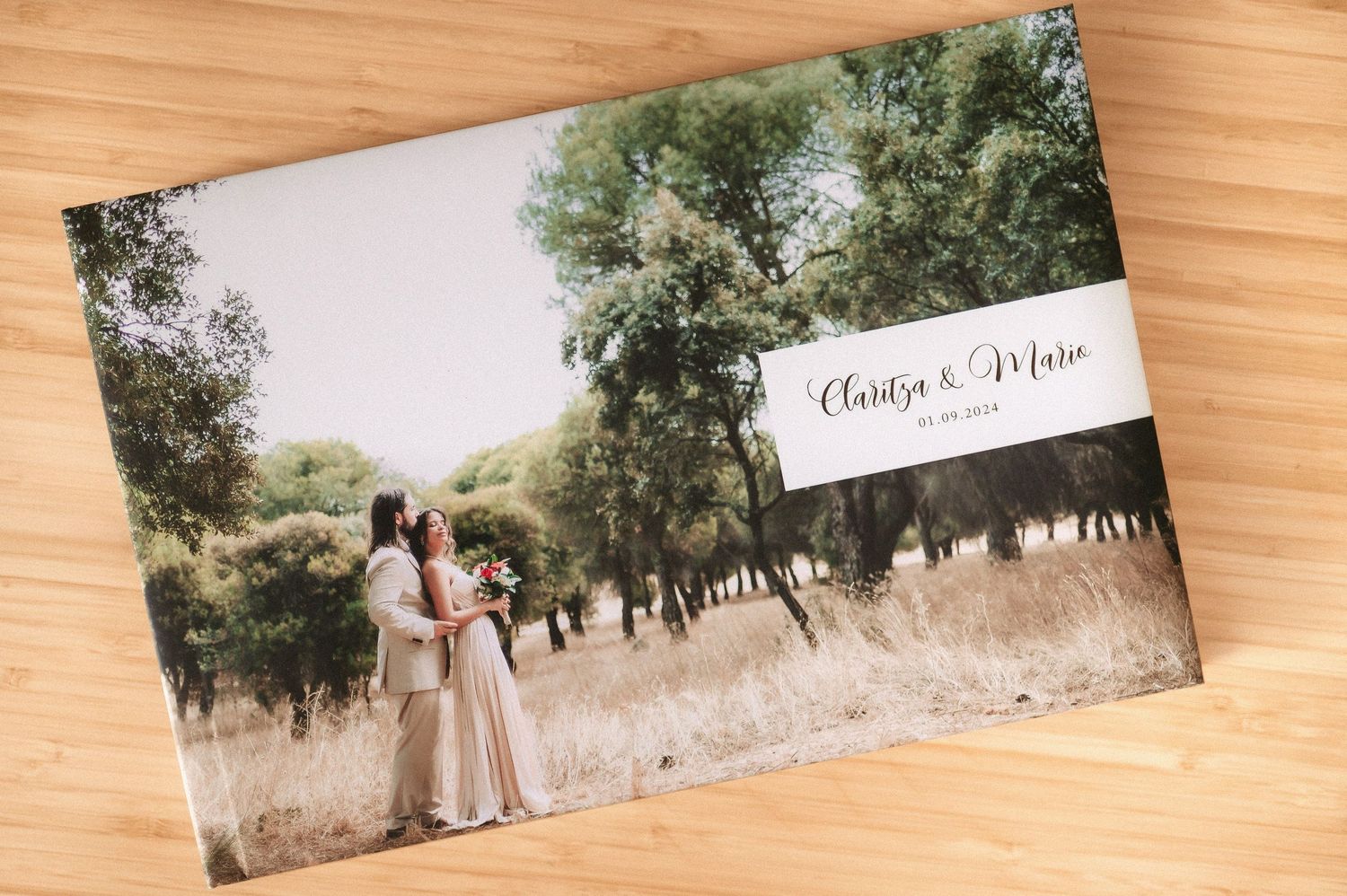 Fotografía del primer legado familiar de una pareja de recién casados en Madrid.
