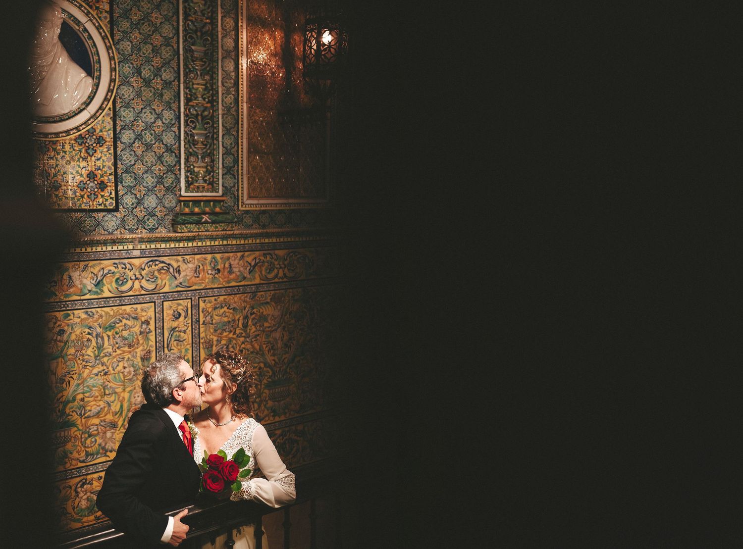 Fotografía espontánea de boda en el Hotel Iberostar Las Letras en la Gran Vía de Madrid por SHUTTER.