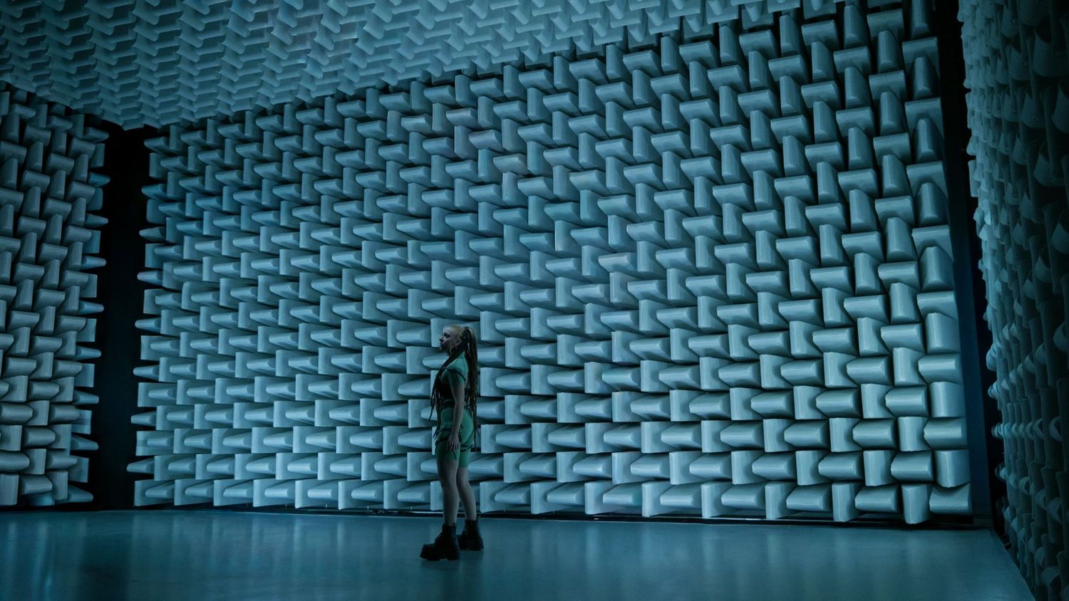 Sangham, Listen, music video still
