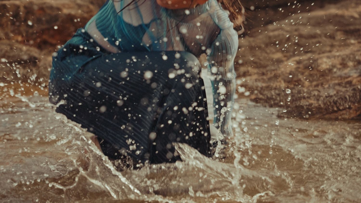 Minuit Soleil, Envolée O, music video still