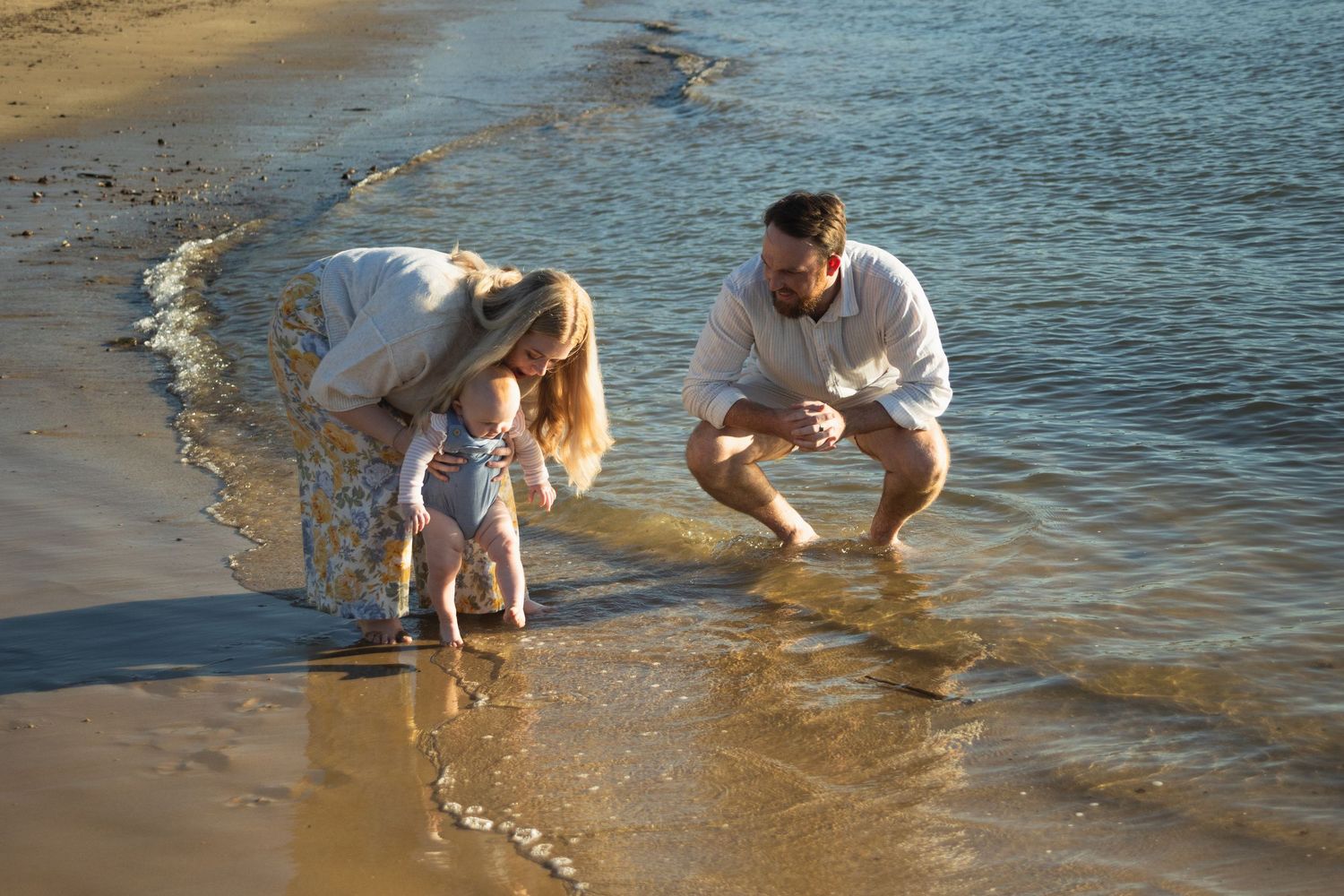 sunshine coast family photographer mothers day photos mooloolaba beach