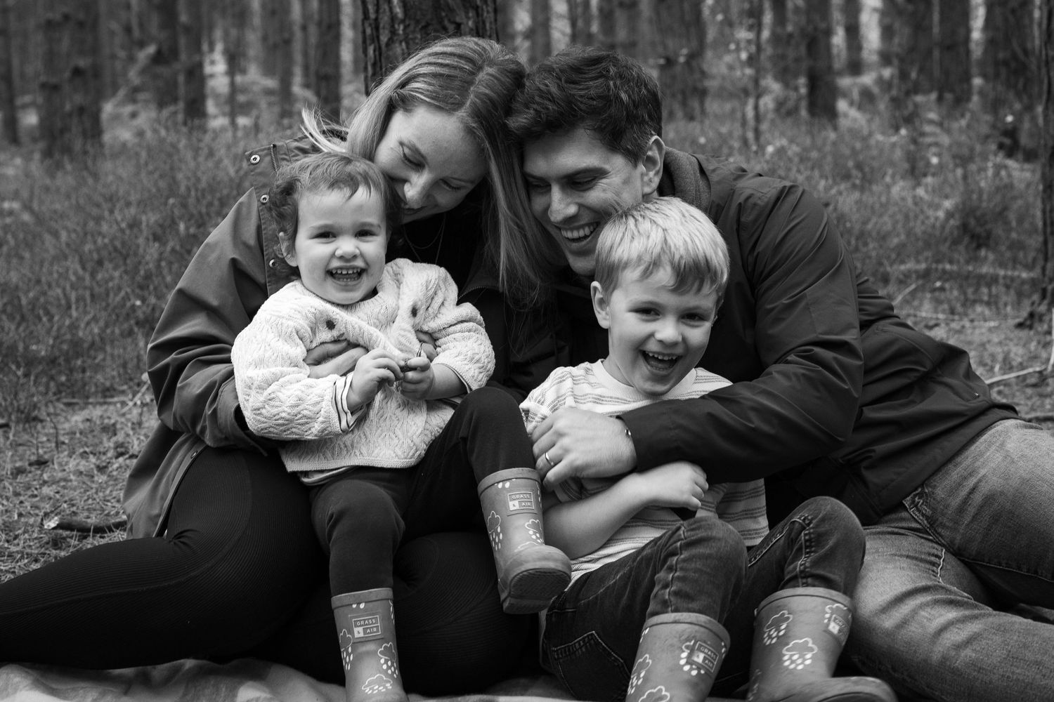 Family photo session in Milton Keynes park by Rebecca Marley Photography