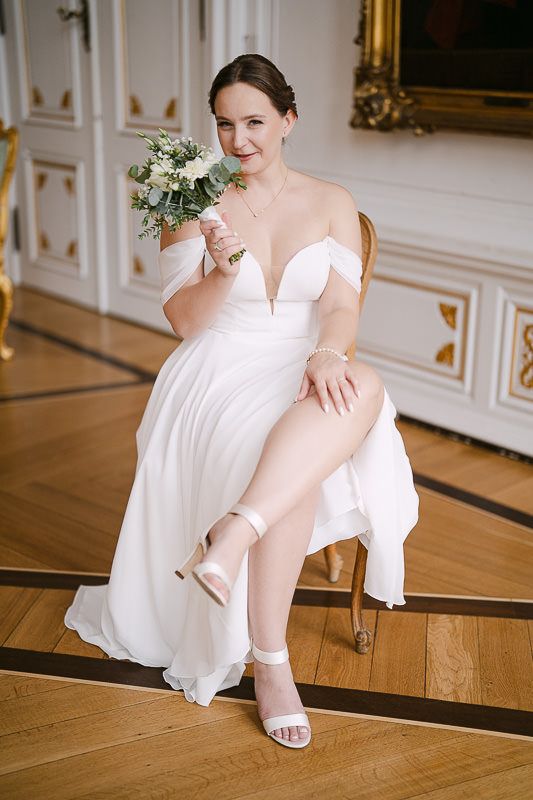Elegant seated bridal portrait in the White Hall.
