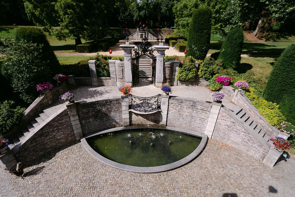Brunnen und Garten der Hochzeitslocation Kasteel Bloemendal in Vaals bei Aachen.