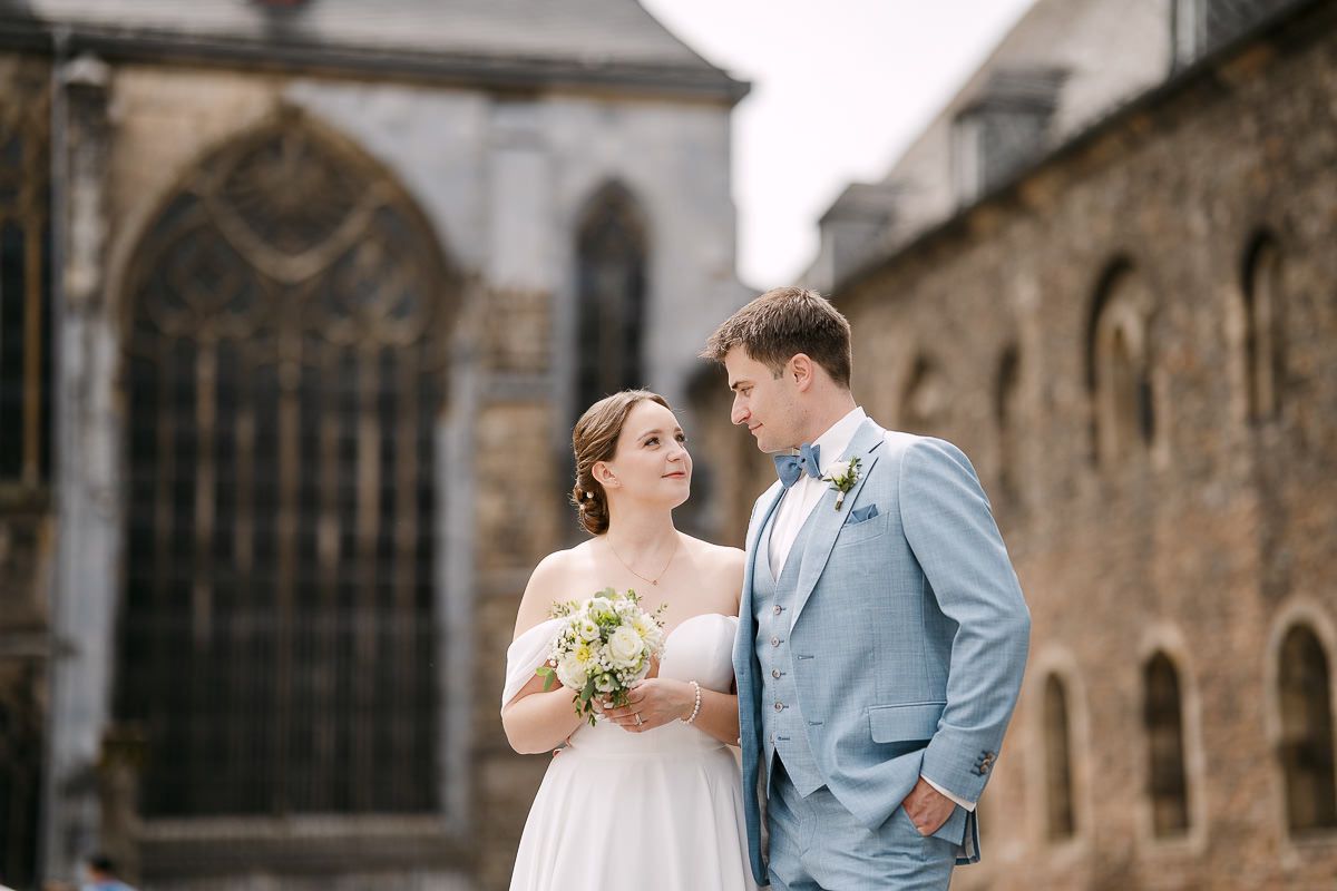 Street portrait with historic façades near the cathedral.
