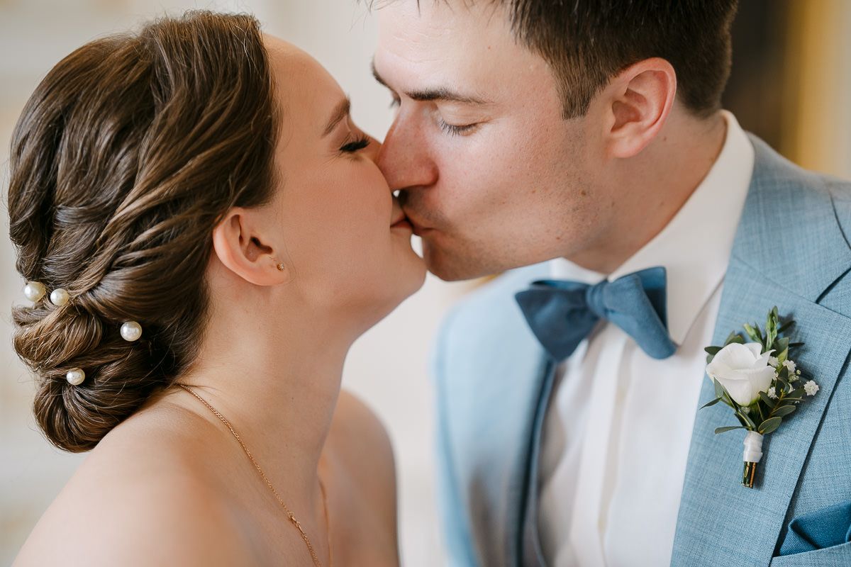 First kiss after vows in the White Hall.