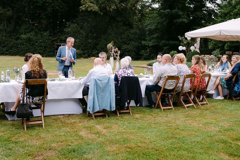Wedding speeches during the outdoor dinner reception at Kasteel Aerwinkel.