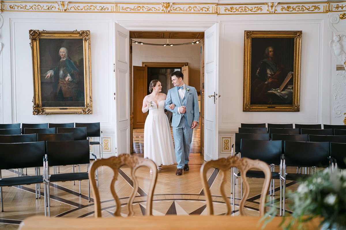 Couple entering the White Hall for civil ceremony.