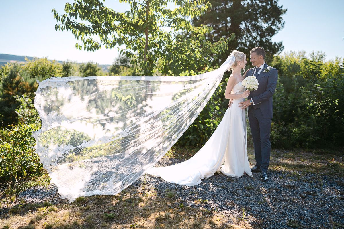 Couple portrait in garden at Manoir de Lébioles wedding venue