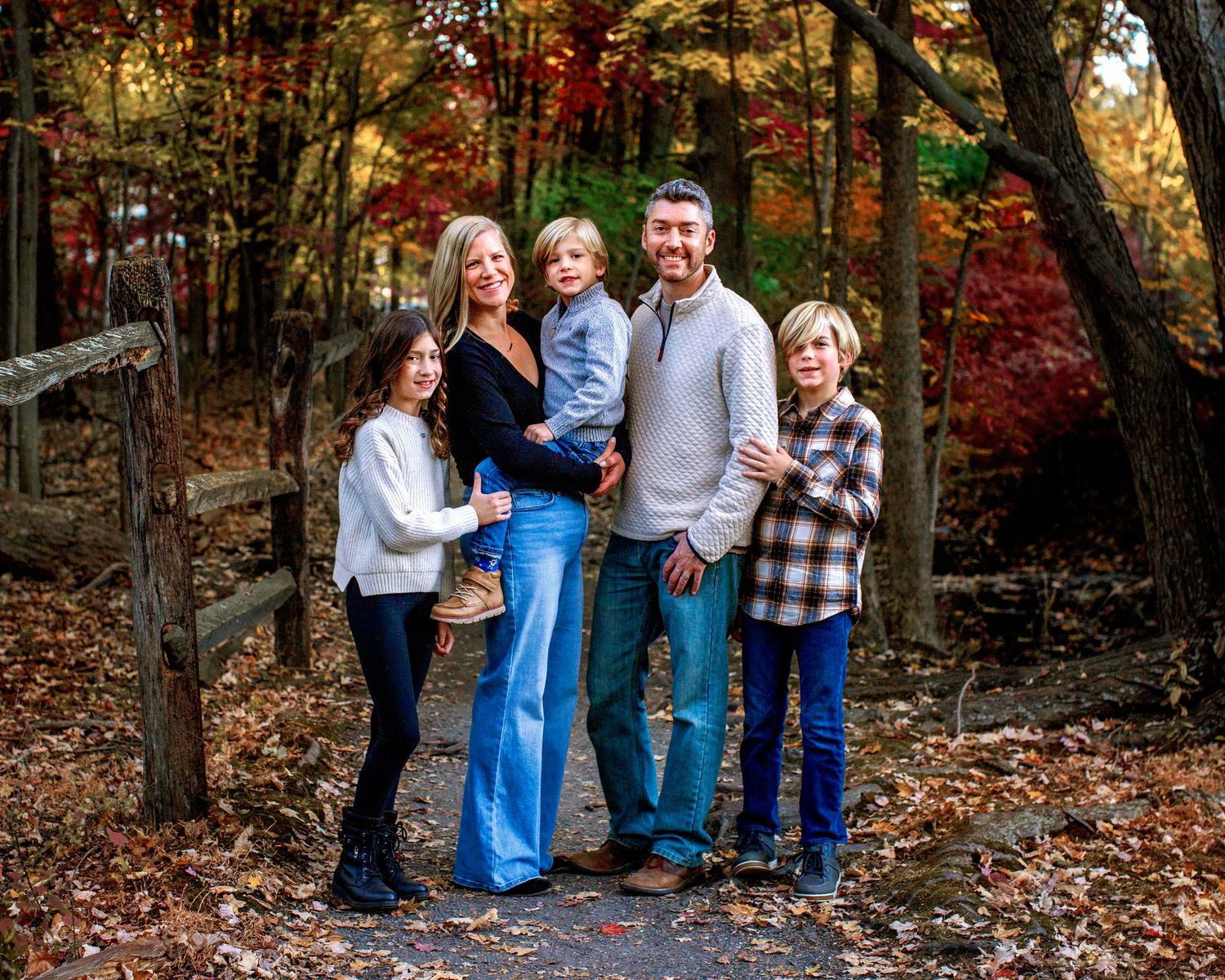 Family mini session in Bergen County NJ mom, dad and 3 children in the park all smiles
