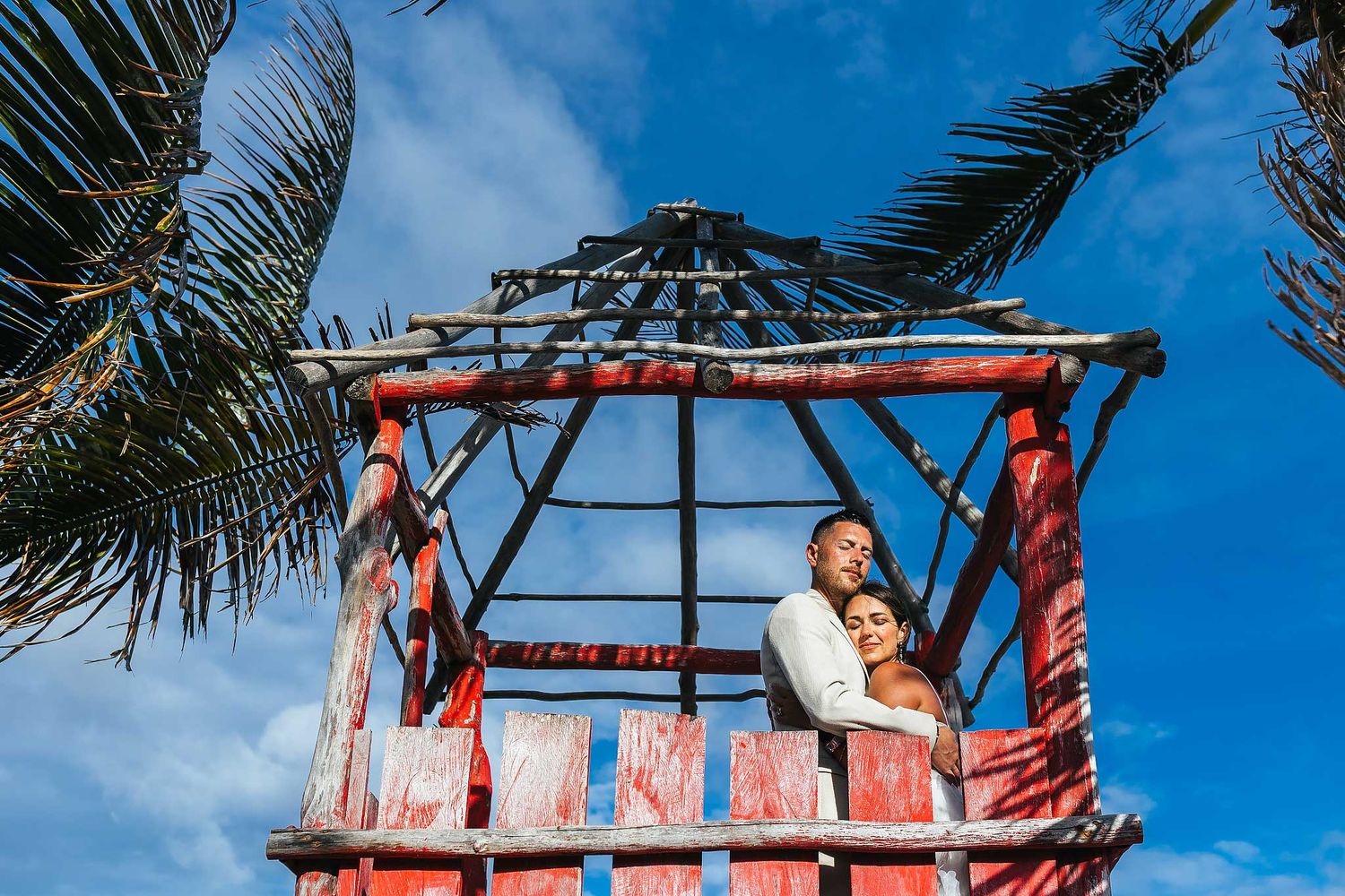 Elegant couple portrait during Puerto Morelos engagement photography session